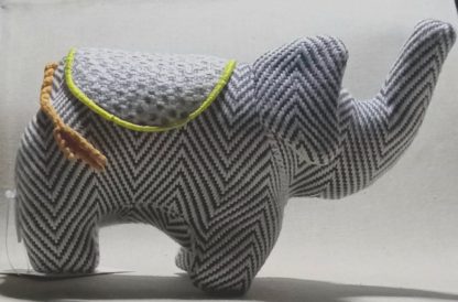 Peluche - elefante en tela reciclada bordada - Imagen 5