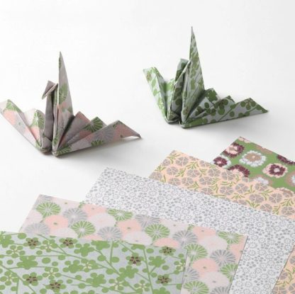 Papel japonés Yuzen origami floral verde - Imagen 2