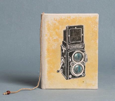 Diario A5 pintado a mano - cámara antigua