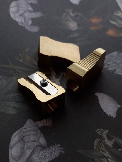 Sacapuntas metálica single - bronce