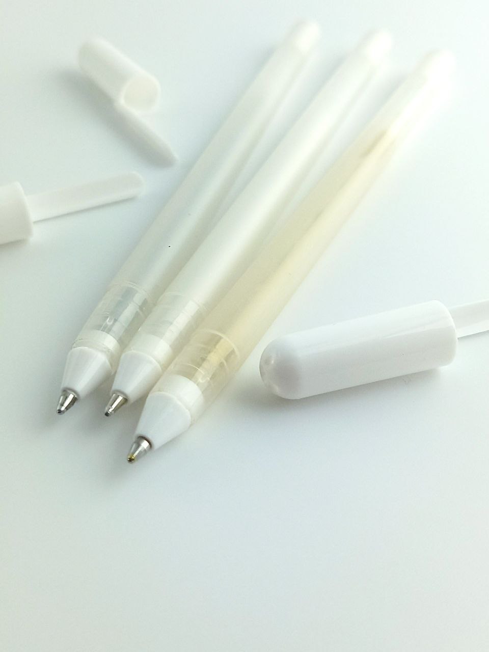 Lapiz con tinta gel blanca o metálica